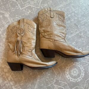 Vintage Laredo Western Cowboy Boots Womens 8.5M Tan Leather Embroidered Tassel